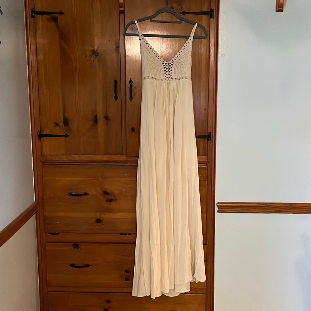 Bohemian style women’s size Lg cream long dress.
